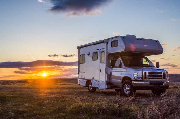 Camping World Stock: Cruising Past Expectations For Now (NYSE:CWH)